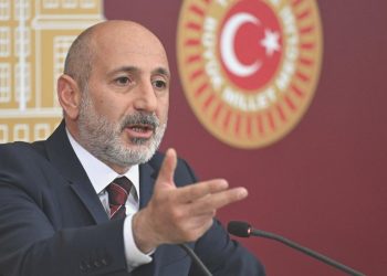 CHP’den Davutoğlu’nun kelamlarına birinci reaksiyon: Gelecek seçimde uzunluklarının ölçüsünü alsınlar