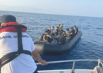 Datça açıklarında 23 sistemsiz göçmen yakalandı