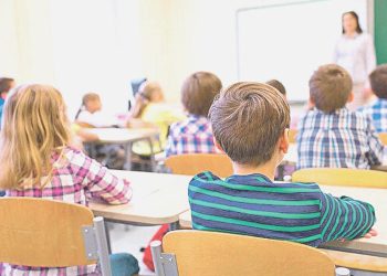 Devletin dağıttığı kitap kapağı açılmadan geri dönüşüme!