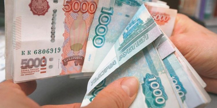Dolar/ruble paritesi Mart 2022’den bu yana birinci kez 100’ü geçti