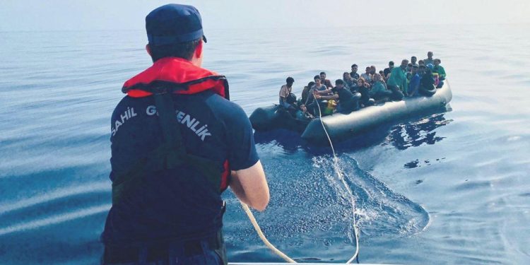 Ege’de göçmen kurtarma operasyonu
