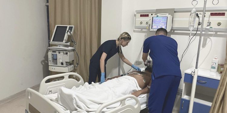 Hasta yakınlarının saldırdığı tabip ağır bakımda