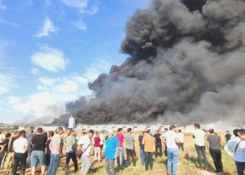 İnegöl’de iplik fabrikasında büyük yangın! 4 fabrikaya sıçradı