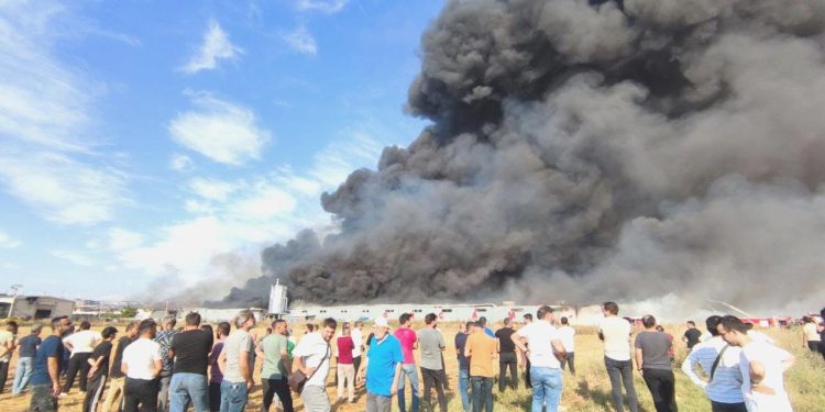 İnegöl’de iplik fabrikasında büyük yangın! 4 fabrikaya sıçradı