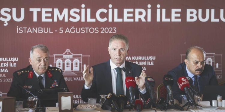 İstanbul Valisi Gül: Taksi probleminin bir formda çözülmesi lazım