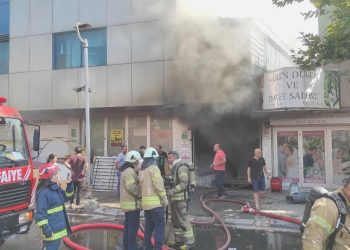 İstanbul’da iş merkezinde yangın