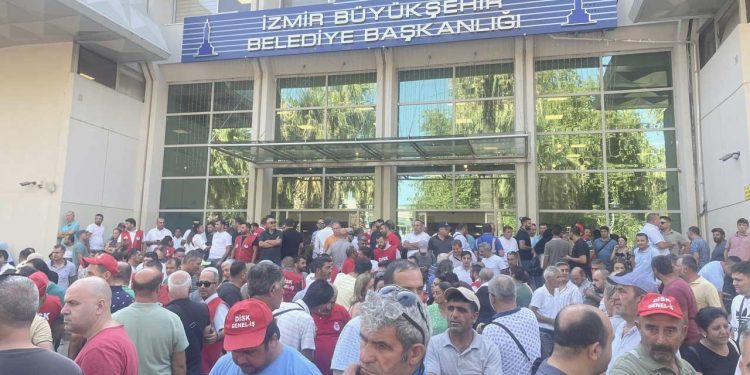İzmir’de belediyenin iki şirketinde iş bırakma hareketi
