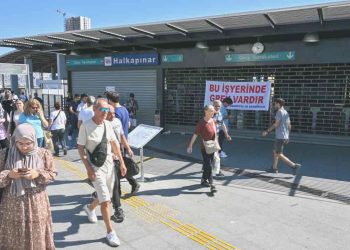 İzmir’de grev ikinci gününde