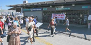 İzmir’de grev ikinci gününde