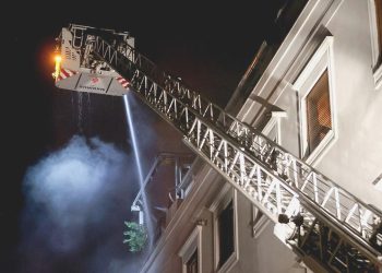 Kadıköy’de yangından kurtulmak için binanın 3. katından atlayan bayan hayatını kaybetti