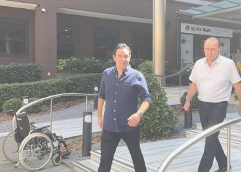 Kaza geçiren Sabancı çiftini yakınları hastanede ziyaret etti