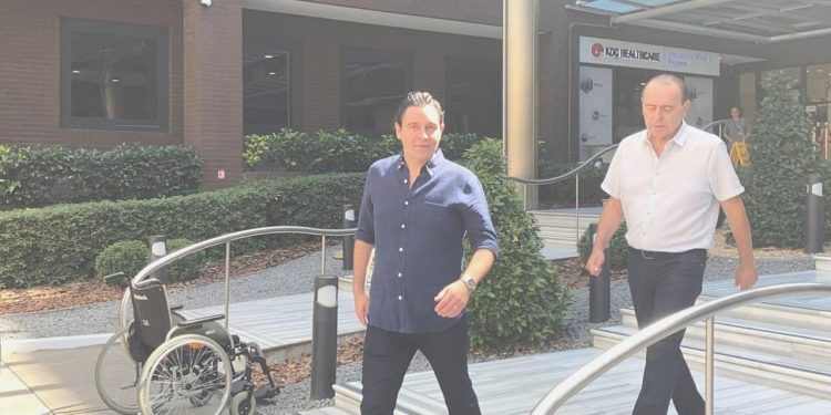 Kaza geçiren Sabancı çiftini yakınları hastanede ziyaret etti