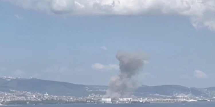 Kocaeli Limanı yakınlarında patlama