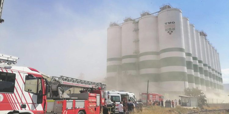 Kocaeli’de TMO deposunda patlama