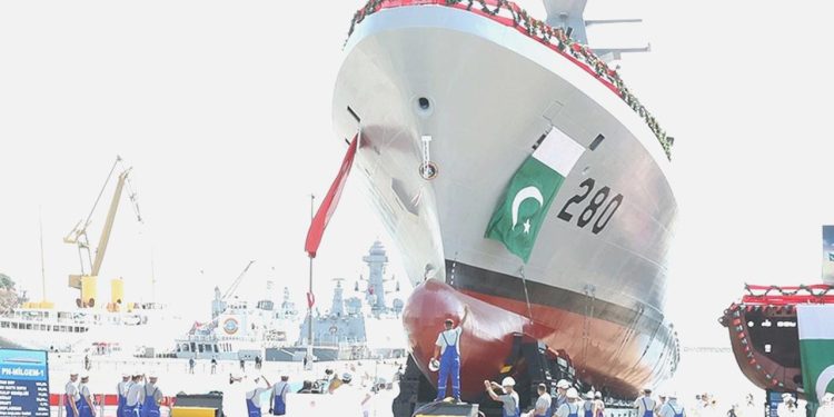 Pakistan MİLGEM Projesi’nin son gemisi suyla buluştu