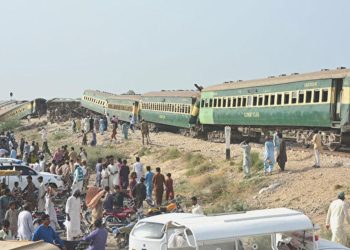 Pakistan’da yolcu treninin raydan çıktığı kazada 30 meyyit