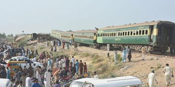 Pakistan’da yolcu treninin raydan çıktığı kazada 30 meyyit