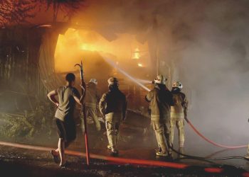 Sarıyer’de geri dönüşüm tesisi dört saatte küle döndü