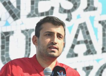 Selçuk Bayraktar, ABD uçak gemisine konuk oldu