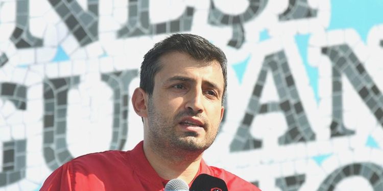 Selçuk Bayraktar, ABD uçak gemisine konuk oldu