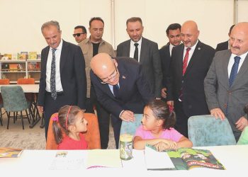  Şimşek, Adıyaman’da konteyner kenti ziyaret etti