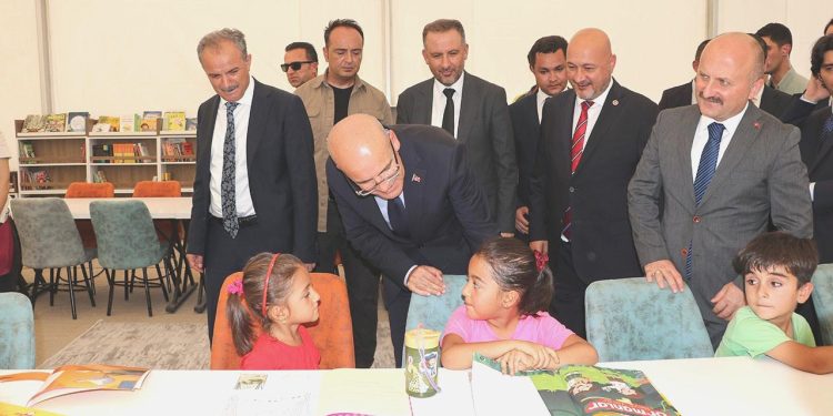 Şimşek, Adıyaman’da konteyner kenti ziyaret etti