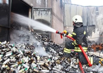 Tekirdağ’da kimya fabrikasındaki yangın denetim altına alındı
