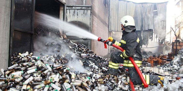 Tekirdağ’da kimya fabrikasındaki yangın denetim altına alındı