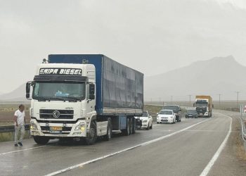 Türkiye – İran yolu trafiğe kapandı