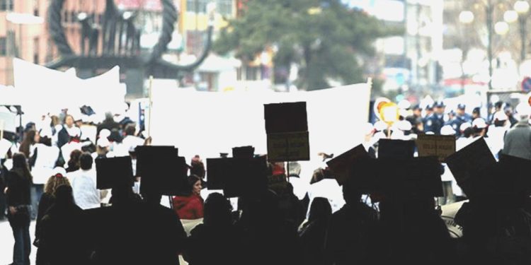 Van’da şov yürüyüşü ve açık hava toplantılarına 2 günlük yasak