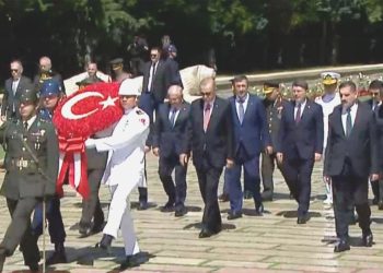 YAŞ üyeleri Anıtkabir’i ziyaret etti