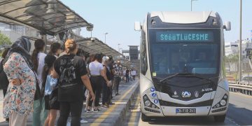 Yeni metrobüsler sefere başladı
