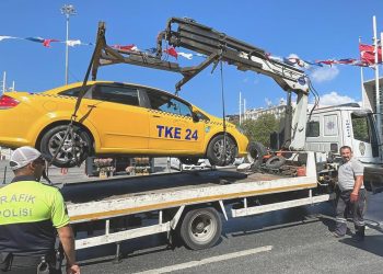 Yolcu seçen iki taksiciye 8 bin 128 lira ceza