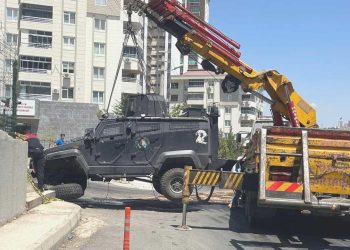 Zırhlı araç devrildi, bir polis şehit oldu