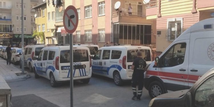 16 yaşındaki çocuk kendisini döven annesini bıçakladı