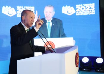 Erdoğan: Milletimizi hak ettiği anayasaya kavuşturma idealimizden kopmadık