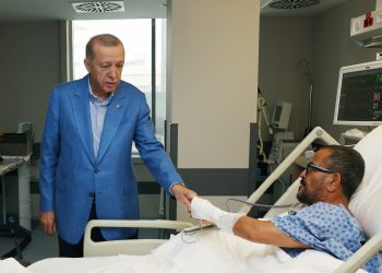 Cumhurbaşkanı Erdoğan’dan Ali Sabancı’ya tedavisinin sürdüğü Amerikan Hastanesi’nde geçmiş olsun ziyareti