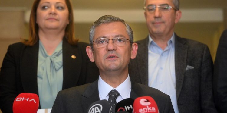 Özgür Özel uyardı: Yerel seçimlerde büyük bir tehlike ile karşı karşıyayız