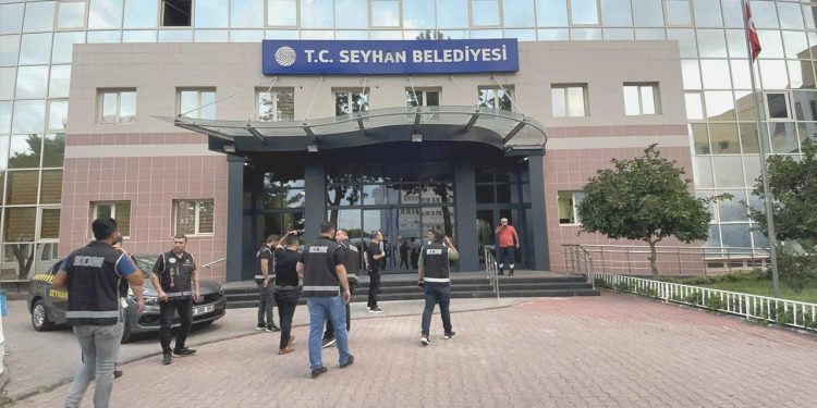 Adana’da Seyhan ve Çukurova belediyelerine rüşvet operasyonu
