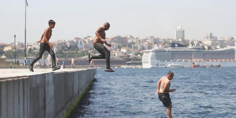 Ağustos ayı sıcaklığı rekora yaklaştı!