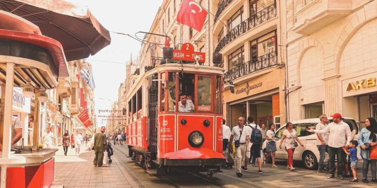 AK Parti’den İstanbul için seçim müziği