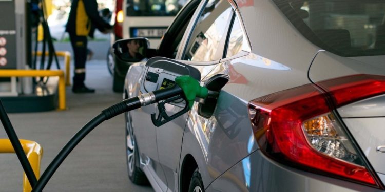 Akaryakıtın litresine 97 kuruş indirim