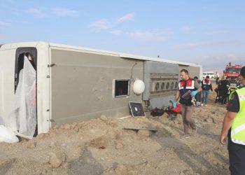 Amasya’da yolcu otobüsü devrildi: 6 meyyit 35 yaralı