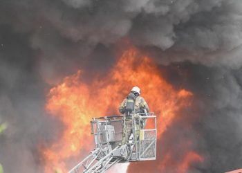 Ataşehir’deki yangın denetim altına alındı