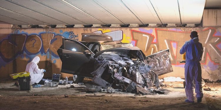 Bahçelievler’de köprü duvarına çarpan arabadaki 4 kişi öldü