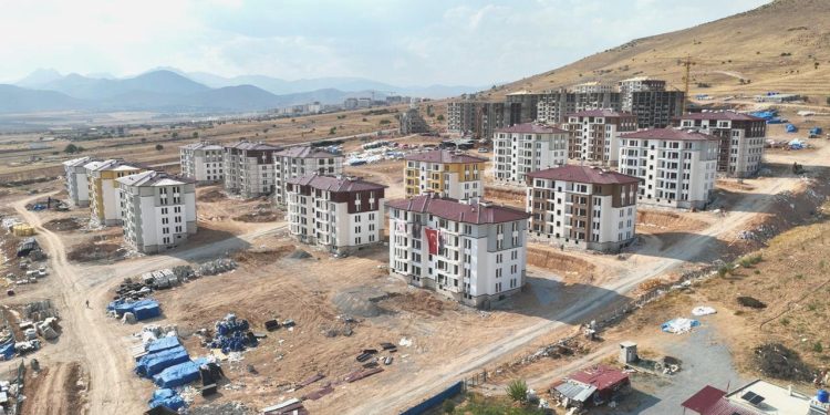 Bakan Özhaseki açıkladı: Sarsıntı bölgesindeki konutlar kasım-aralıkta teslim edilecek