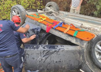 Balıkesir’de araba devrildi: 5 yaralı