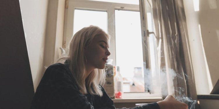 Bilim İnsanları: Şizofreni hastaları sigara içmeye genetik olarak daha yatkın