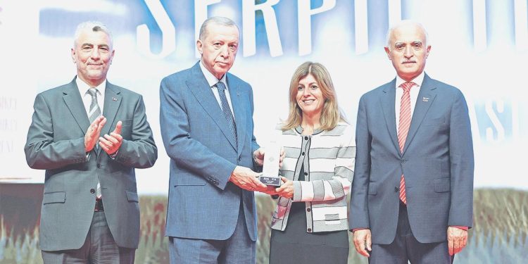 Birlikte hareket edersek istek ettiğimiz yere ulaşabiliriz