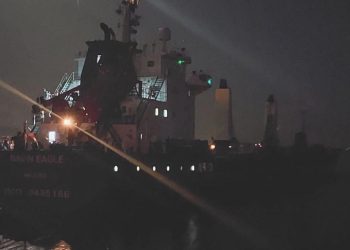 Çanakkale Boğazı’nda dümen arızası yapan gemi inançlı bölgeye demirledi